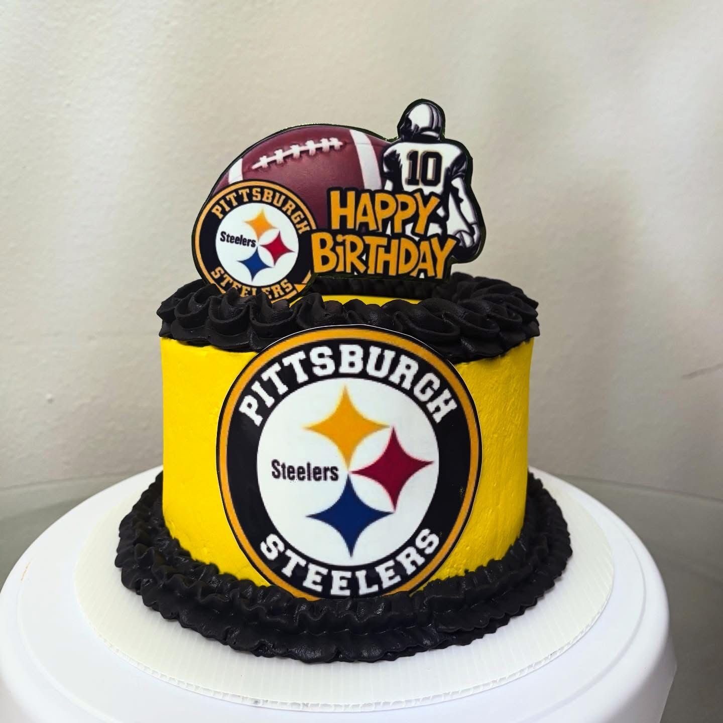 Custom celebration cake by Juandy Impulso & Eventos, Aurora CO